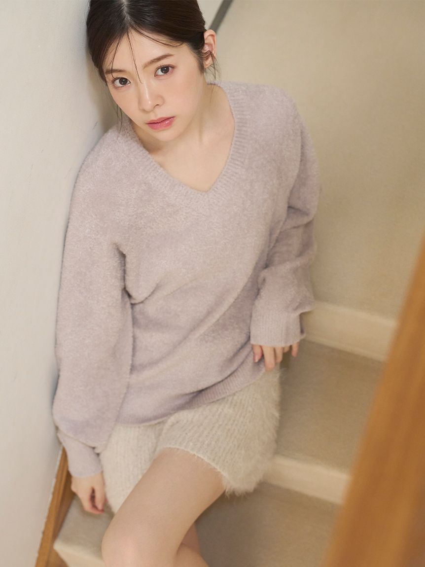 Vネックニット×ショートパンツセットアップ(ニットプルオーバー