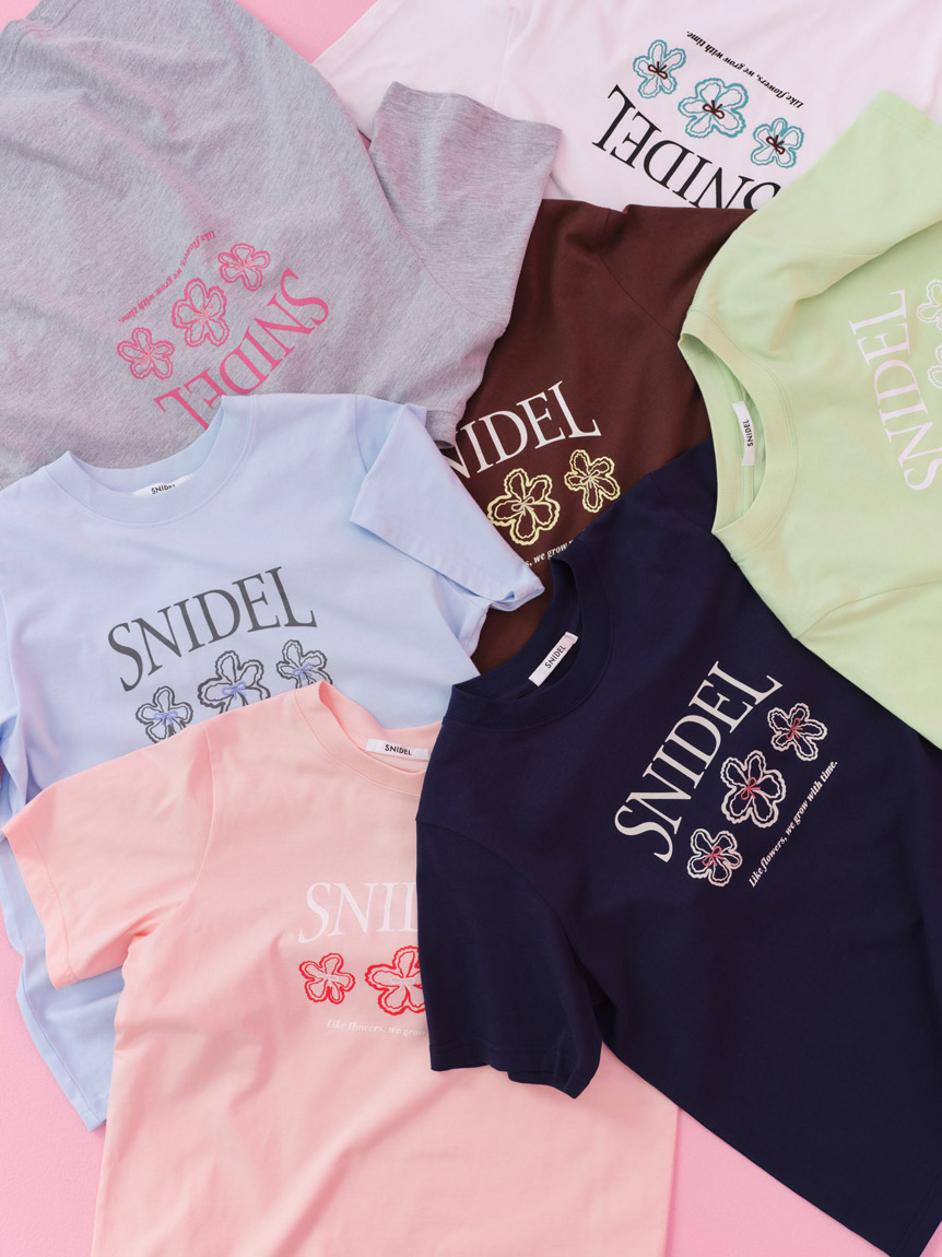 【BOUQUET OF JOY】SNIDELロゴフラワーTシャツ