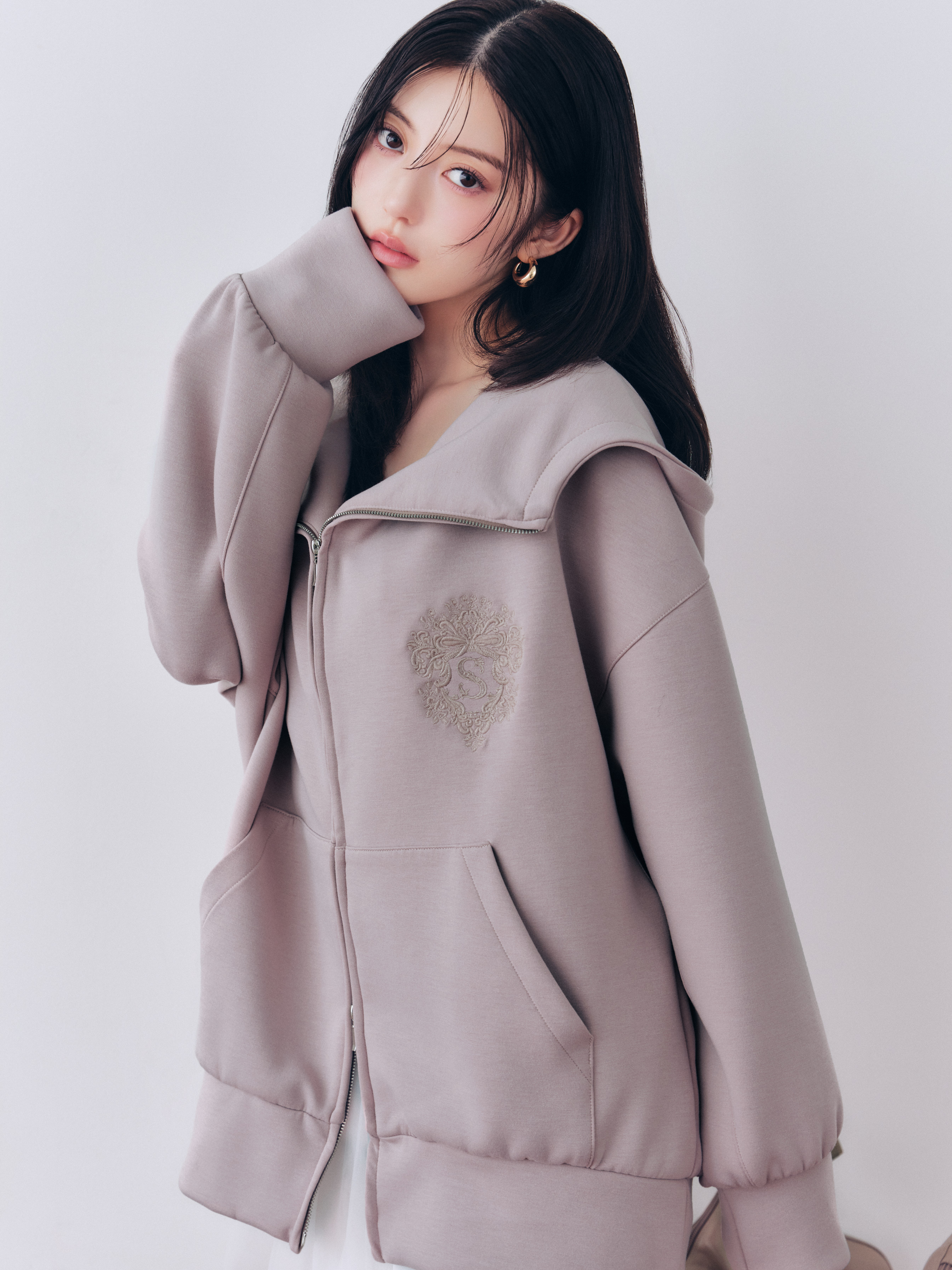 ✨完売品/24SS/新品✨スナイデル ボリュームパーカー フルジップ ロゴ モカ ✨完売品/24SS/新品✨スナイデル ボリュームパーカー フルジップ ロゴ