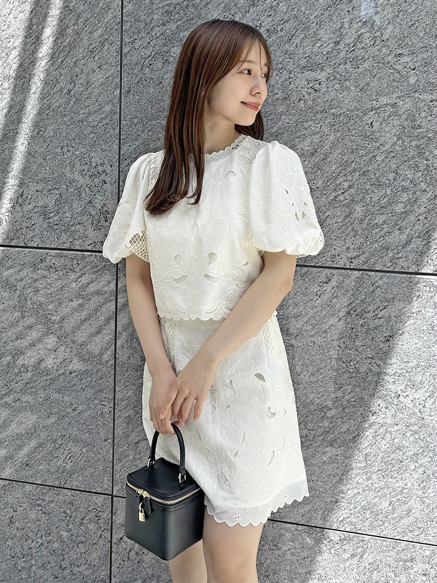 新作新品タグ付き　スナイデル♡エンブロイダリーパフスリーブブラウス エンブロイダリーパフスリーブブラウス(シャツ・ブラウス