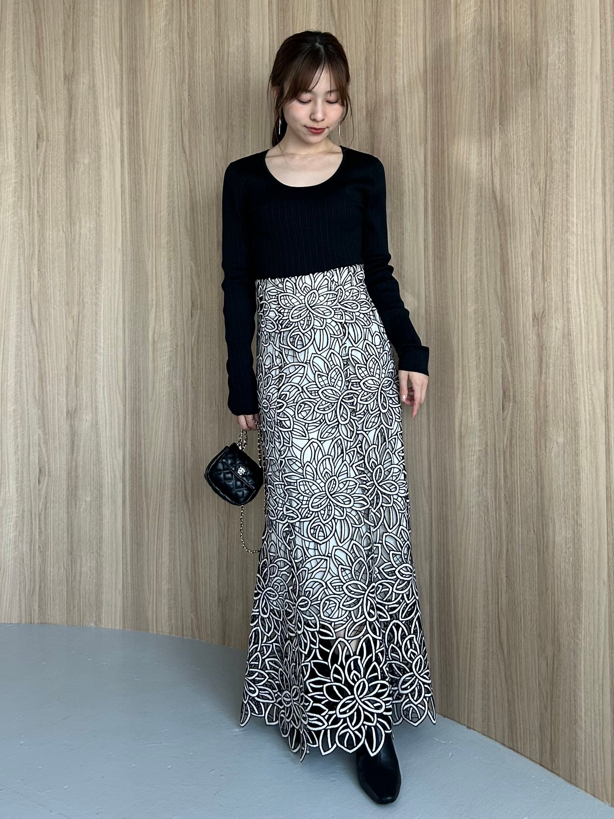 スナイデル シアー ロングスカート【ONE】グレー フェミニン 春夏 SNIDEL（スナイデル）の「シアーヘムレーススカート（スカート