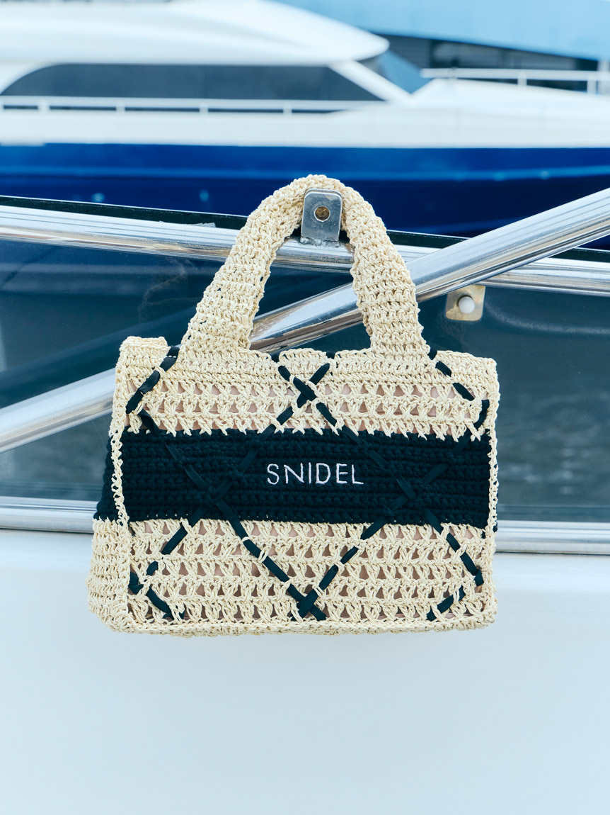 新品タグ付SNIDEL 編みロゴトートバッグ ベージュ/ブラック SNIDEL（スナイデル）の「ブレードロゴトートバッグ（トートバッグ