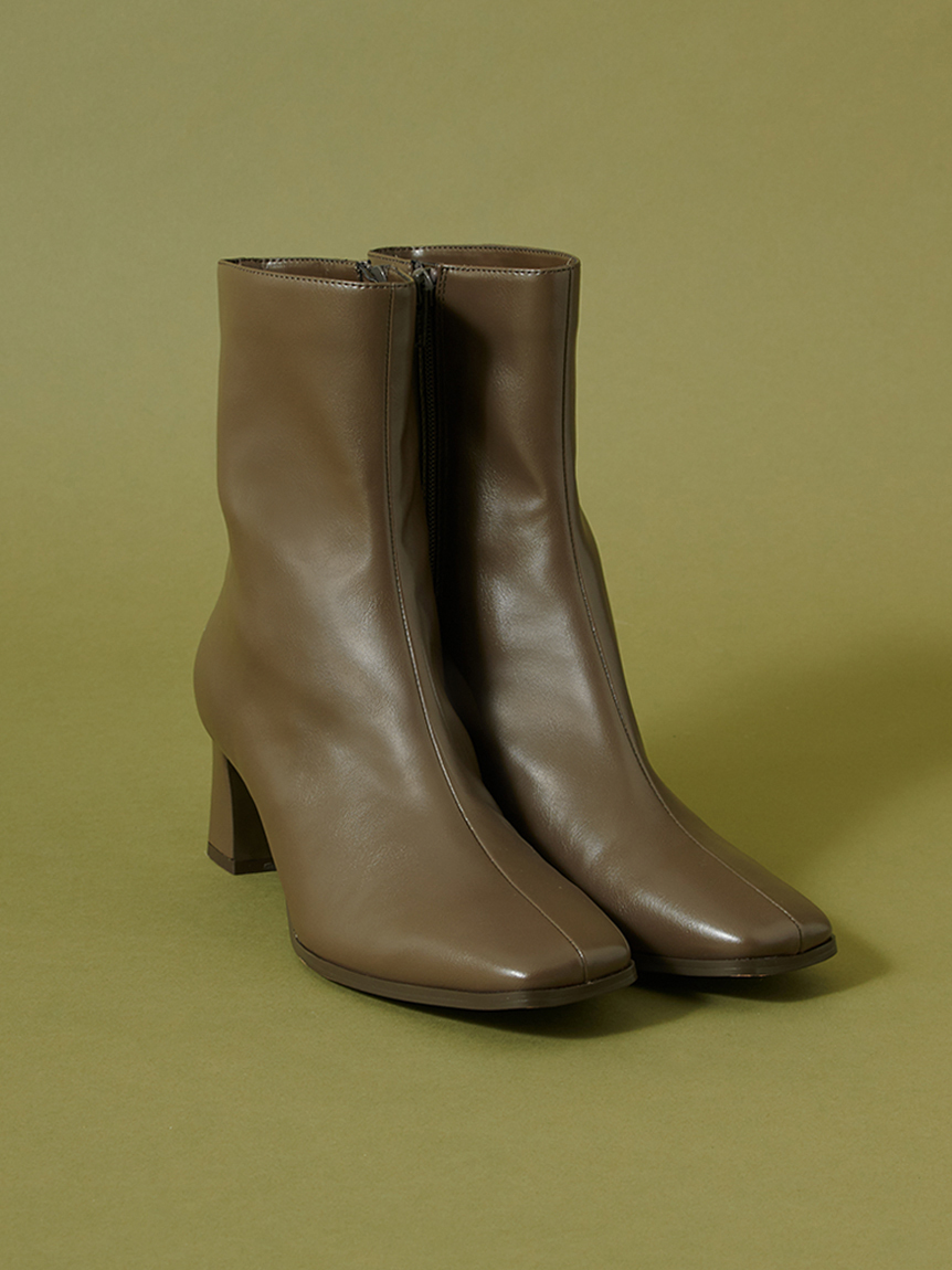 SNIDEL　フィットショートブーツ　ホワイト フィットショートブーツ(ブーツ)｜シューズ｜SNIDEL(スナイデル)の通販