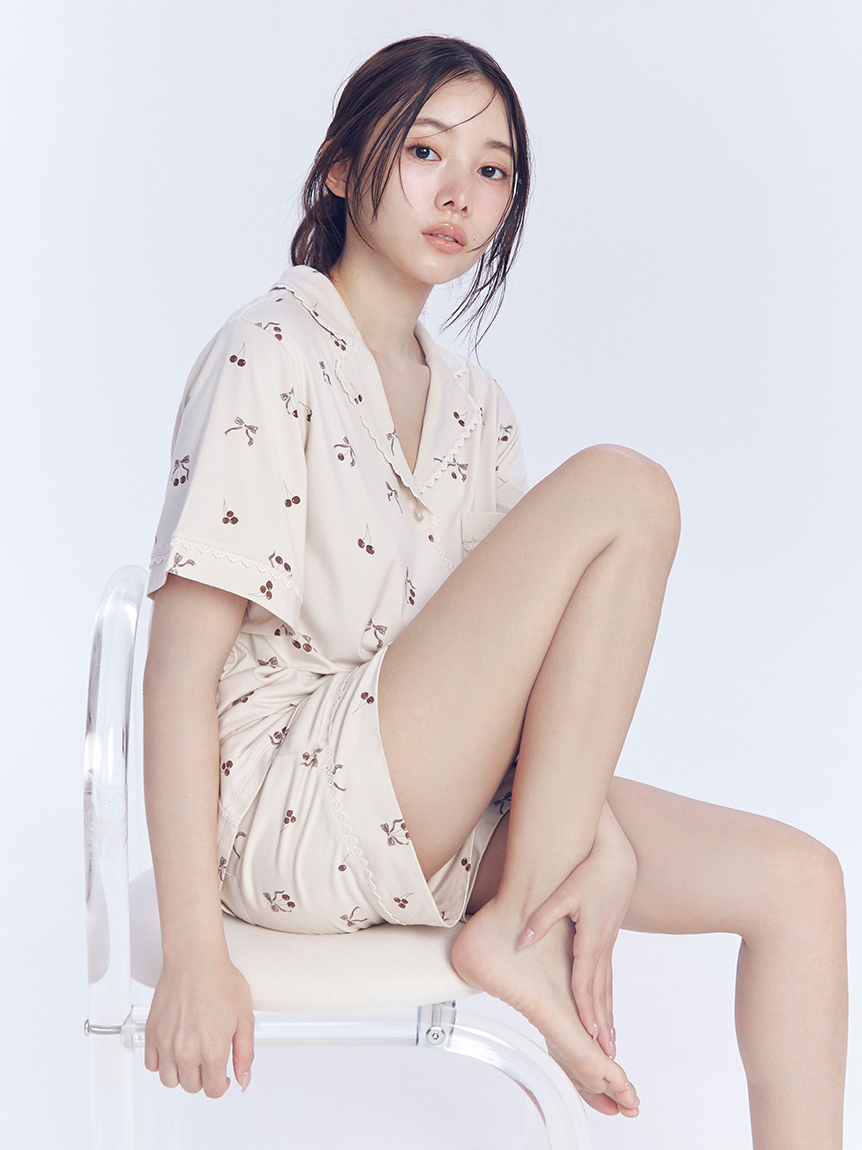 【接触冷感】チェリー柄Tシャツ& ショートパンツ 接触冷感】チェリー柄Tシャツ& ショートパンツ