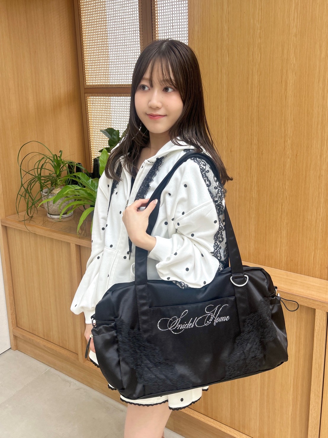 WEB限定カラーあり】ビジューロゴキャリーオンバッグ(トートバッグ