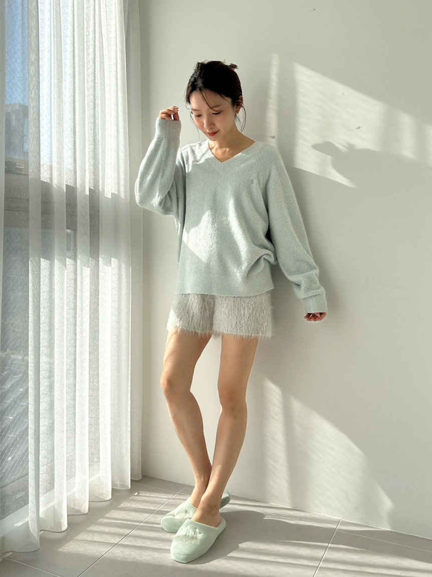 Vネックニット×ショートパンツセットアップ(ニットプルオーバー