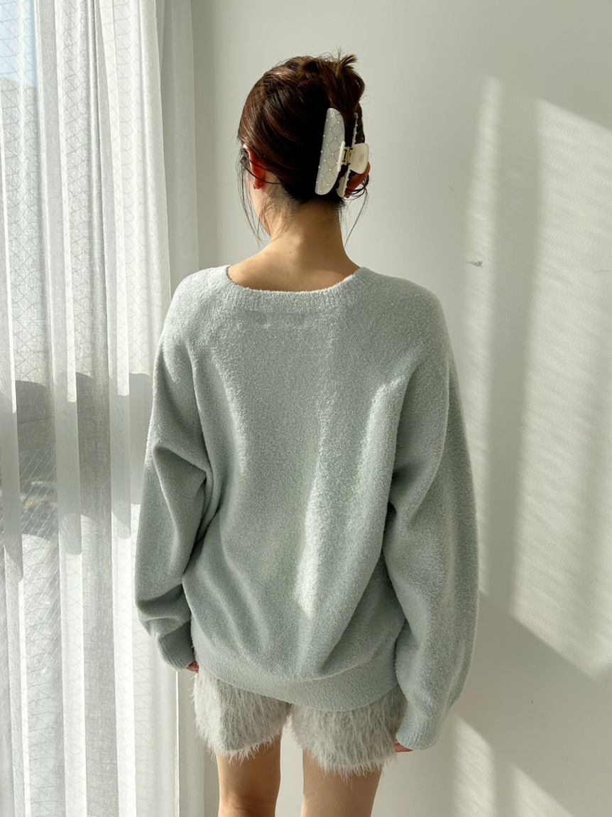 Vネックニット×ショートパンツセットアップ(ニットプルオーバー