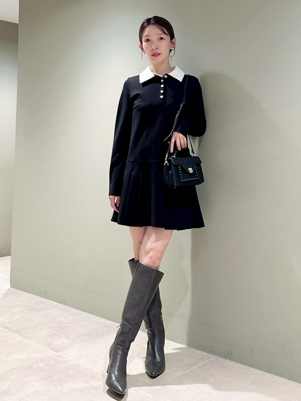 衿つきプリーツカットミニワンピース(ミニワンピース