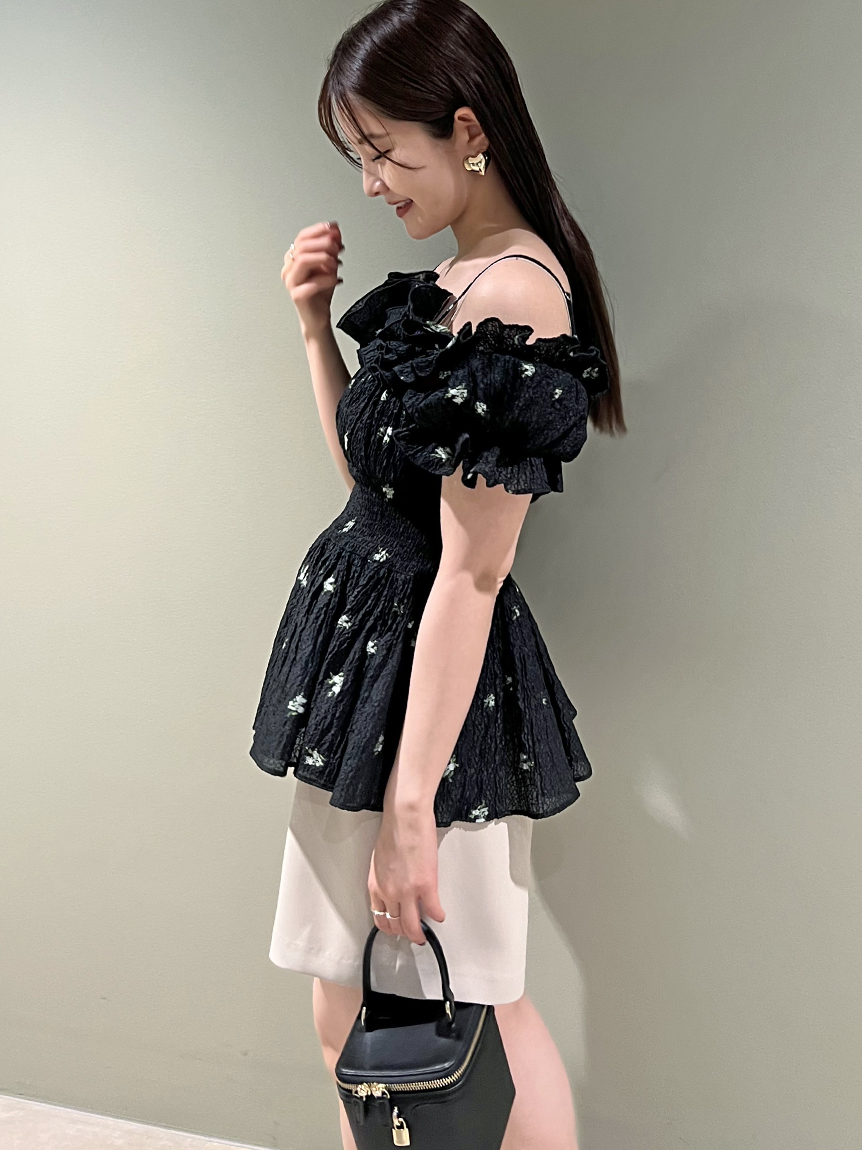snidel オフショルフリルトップス　ブラック SNIDEL 新作10%OFF スナイデル トップス 25春夏 オフショル
