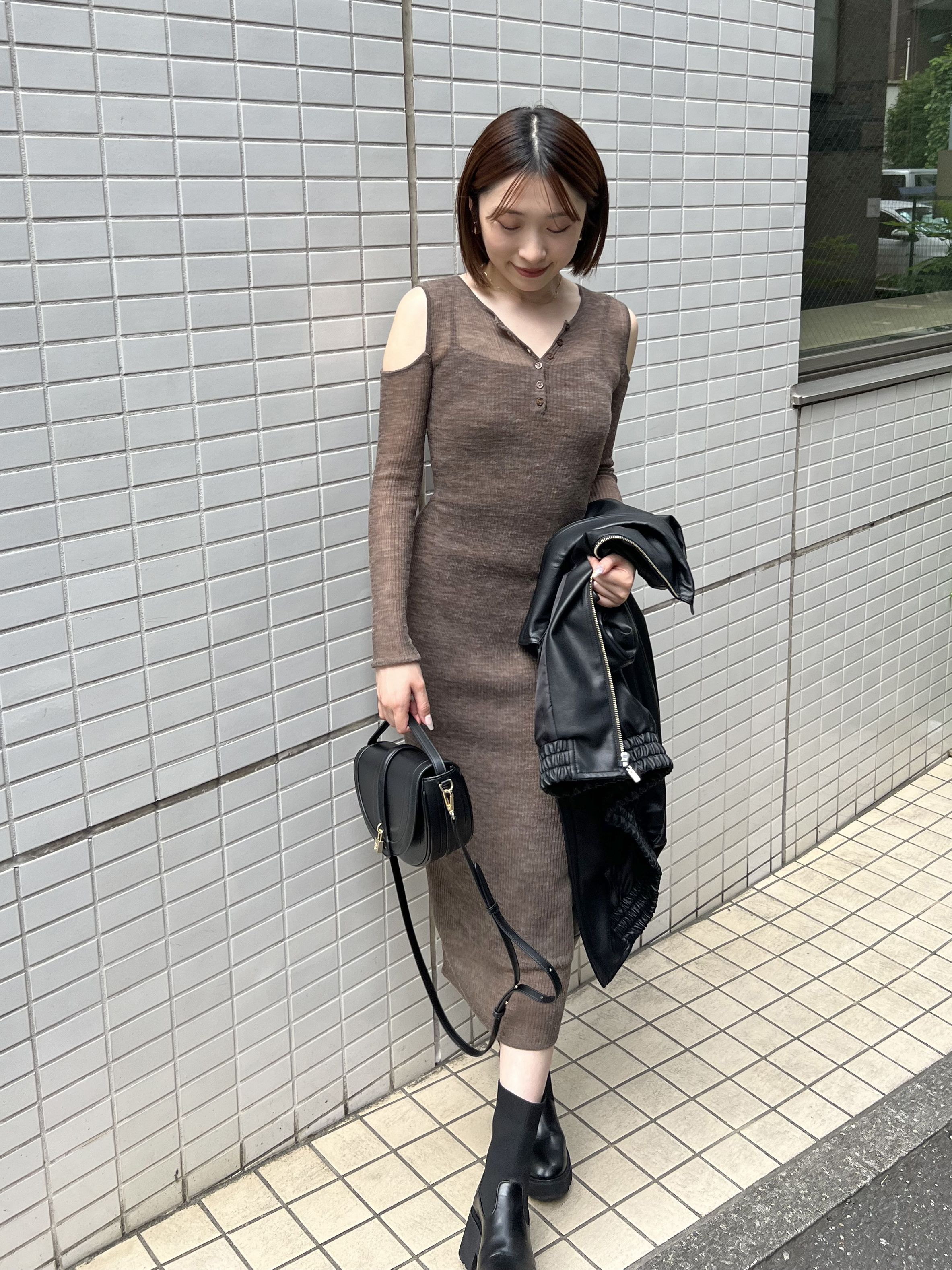 オープンショルダーシアーニットワンピース(マキシ・ロング