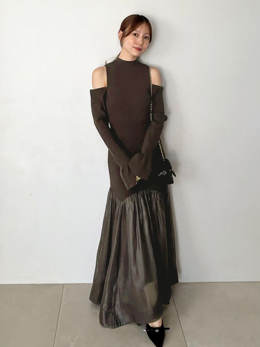 Sustainableコールドショルダーニットワンピース(マキシ・ロング