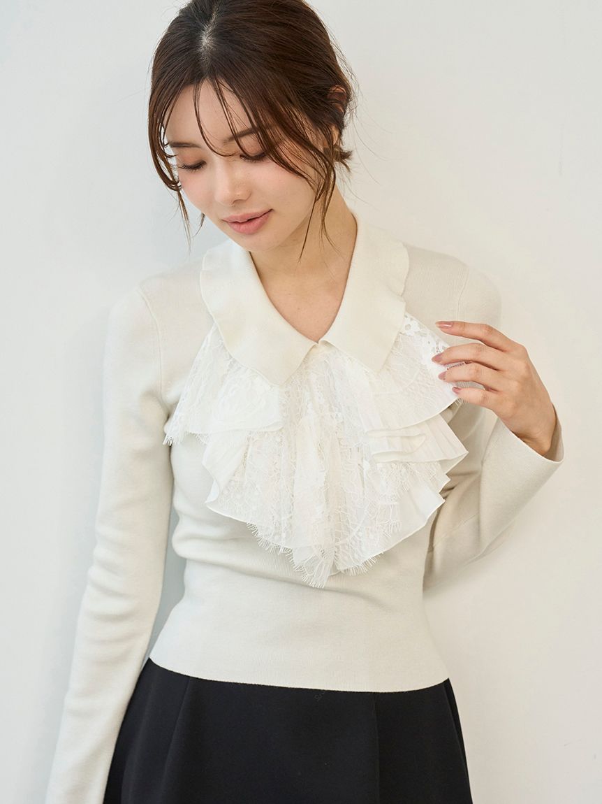 新作新品　SNIDEL スナイデル ラッフル刺繍ニットプルオーバー SNIDEL（スナイデル）の「ラッフル刺繍ニットプルオーバー（ニット